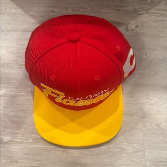 Calgary Flames Mitchell & Ness SNAPBACK CAP NHL Hockey NWOT - Picture 2 of 7